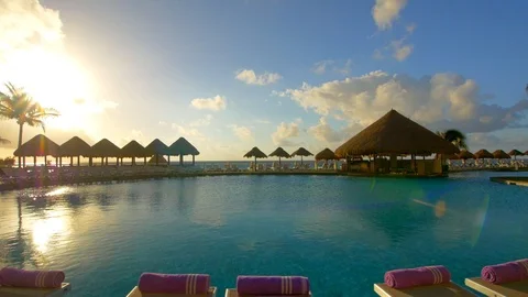 Infinity Pool with Umbrellas over Tropical Beach Tracking Shot Vídeos de archivo 90012025