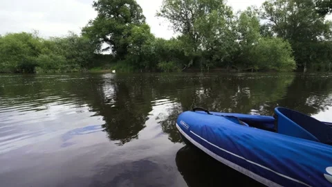 An inflatable boat floating in a river Vídeo Stock 135977227
