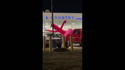 Inflatable Dancer Geting Down, Evansville, Indiana, USA - 13 Mar 2025 Vidéo 304093976