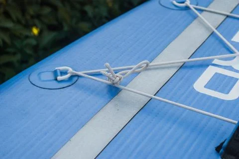 Inflatable paddle Board close-up, elastic slings for Luggage, Foto stock
