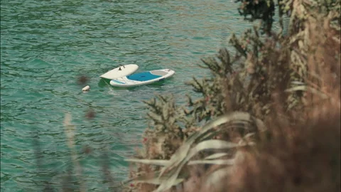 Inflatable Paddle Board Floating on Adriatic Sea Vídeo Stock 340509665