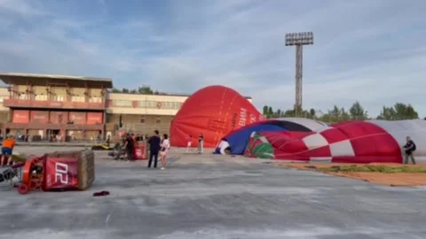 Inflating balloons Stock Footage 248294288