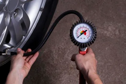 Inflating the wheels 库存照片