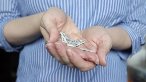 Inflation, small dollars in hand, decrease in income, rising prices, financ.. 動画素材 246965473