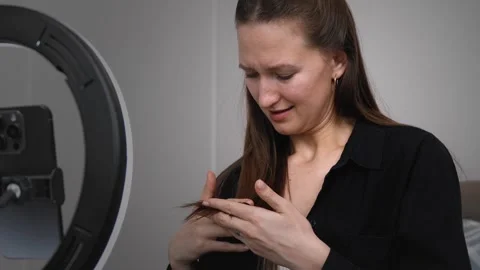 Influencer creating engaging content for social media with ring light Vídeo Stock 308258725