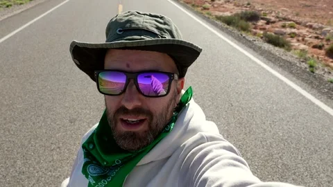 Influencer vlogging on forrest gump point road in monument valley Stock Footage 334852840