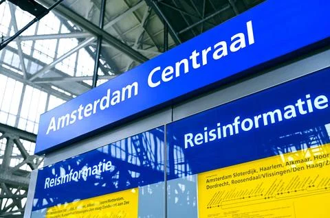 Information board with trains timetable at the platform  in Amsterdam Foto stock
