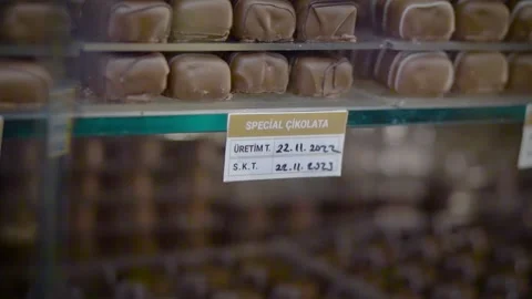 Information on the production dates of chocolates on the shelf Vidéo 278488338