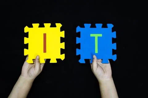 Information technology it concept hands displaying bright alphabet tiles Foto stock