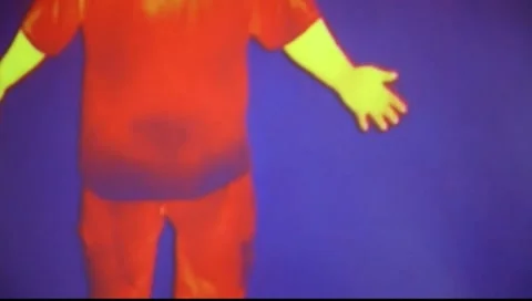 Infrared radiation thermal imaging camera of a man Vidéo 10818324