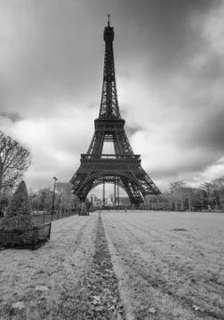 Infrared view of Eiffel Tower from Champs de Mars park, Paris 스톡 사진