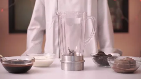Ingredients adding for Oreo chocolate milk shake Stockbeeldmateriaal 135518006