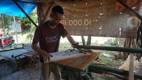 The initial process of making traditional Javanese Gebyok Stock Photos
