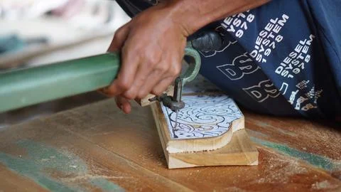 The initial process of making traditional Javanese Gebyok Foto stock