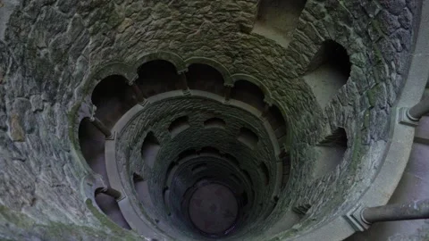 The Initiation Wells (Inverted Tower) In Quinta Da Regaleira Estate. Sintra. 스톡 동영상 186705992
