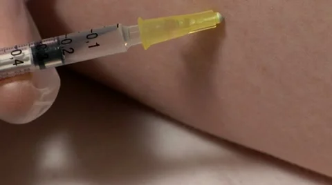 Injecting with a needle Video stock 22664200