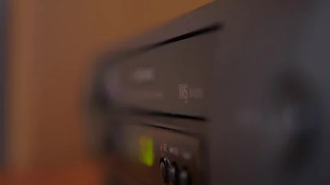 Injecting remove video vhs cassette into video recorder 4k Vidéo 281868241