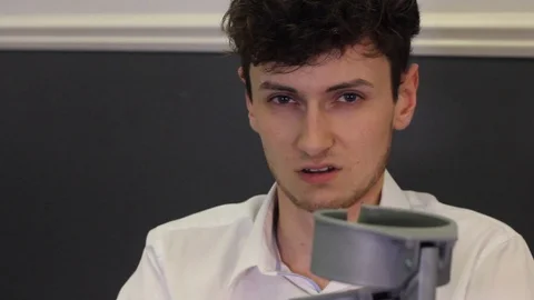 Injuries in the work place 動画素材 90546927