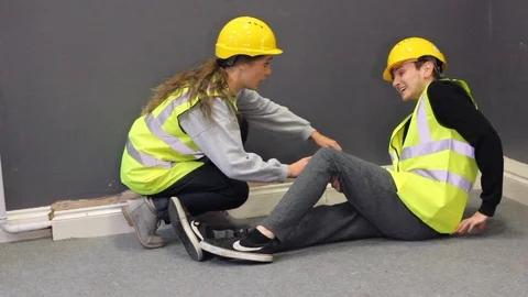 Injuries in the work place 動画素材 90547819