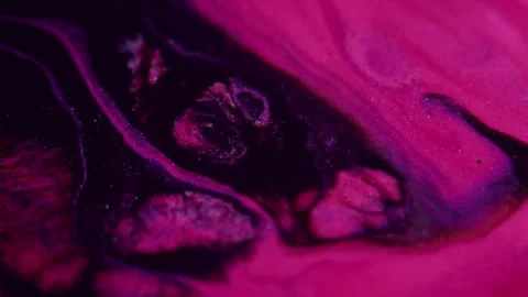 Ink spill sparkling paint flow pink black fluid Video stock 276932950