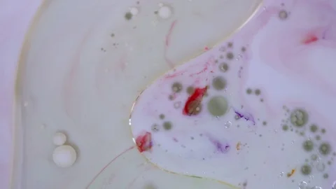 Ink white liquid balls floating in water. Paint bubbles pale video. Stockbeeldmateriaal 123282274