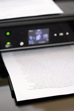 Inkjet printer with paper Stockfoto's