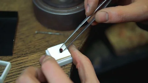 Inlay of the gem in the center of the silver ring by the jeweler 스톡 동영상 73553799