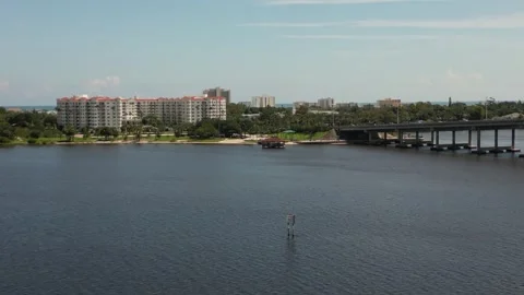 Inlet riase and pull back Vídeo Stock 250182938