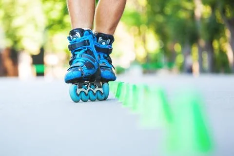 Inline roller skater on a slalom course Foto stock