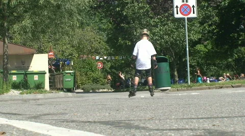 Inlineskates roll by 2 Видео 799097