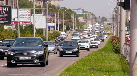 Inncoming City Traffic Stock Footage 65731539