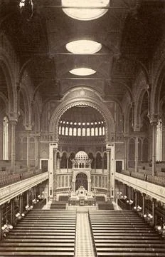 Innenraum der Neuen Synagoge in Berlin, Bänke, Chor und Gewölbe, um 1890, . Stock Photos