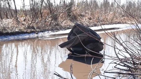 The inner part of the wing of the car in a puddle of water in the absence of asp Video stock 107052071