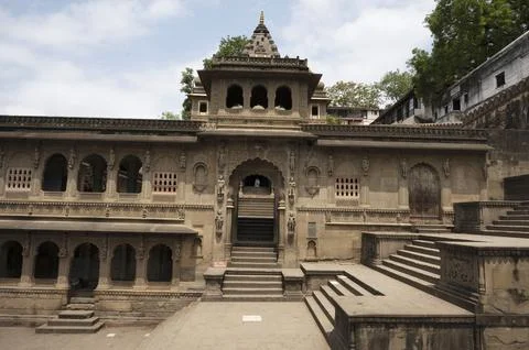Inner view of Ahilya Devi Fort complex on the banks of River Narmada, Mahes.. Foto stock