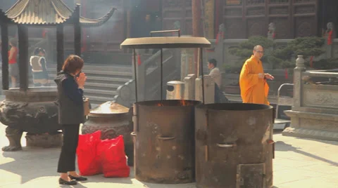 Inner yard of Jade Buddha Temple in Shanghai Stock Footage 38739103