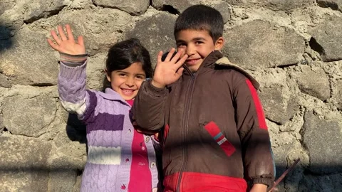 Innocent children looking at camera and waving smiling Vídeos de archivo 208180181