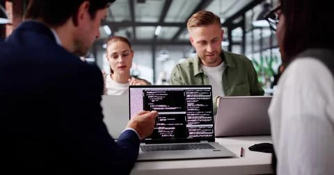 Innovative African Programmer Collaborates With Diverse Team On Coding Method 스톡 사진