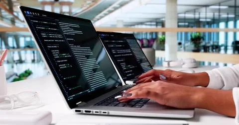 Innovative Female Programmer Crafting Code On Laptop In Modern Office. 库存照片