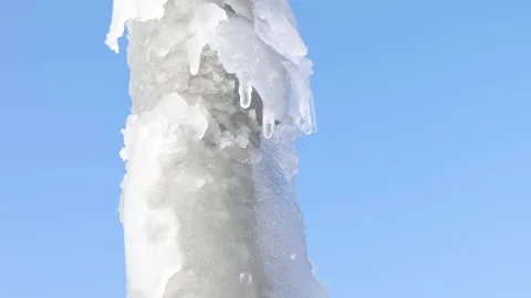 Innovative snowmaking technology creates stunning winter landscapes in 4K Vidéo 301874573