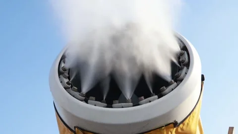 Innovative snowmaking technology creates sustainable winter wonderland Vidéo 301874330