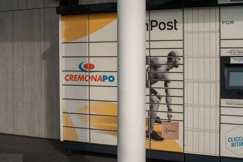 InPost locker provides a convenient click and collect service for online sh.. Foto stock
