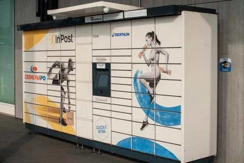 InPost locker provides a convenient click and collect service for online sh.. Foto stock