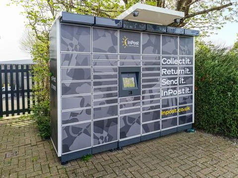 InPost Parcel Locker for Secure Package Delivery and Returns. London, UK, 13 Foto stock