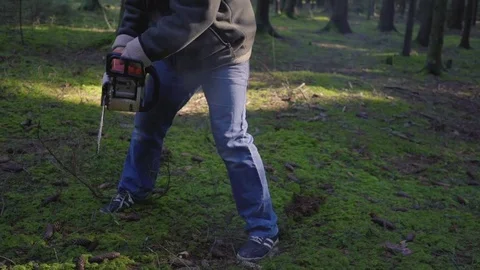 Insane forest maniac with chainsaw 스톡 동영상 73820322