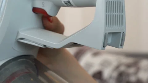 Insert the battery into the vacuum cleaner Stock-Footage 115372471