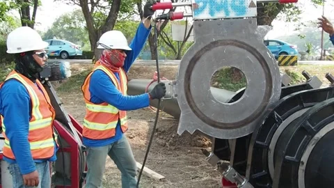 Insert an electric heat plate between HDPE pipe connection. Stock Footage 159603622