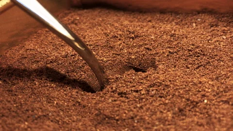 Insert a teaspoon into ground coffee Vidéo 246067850