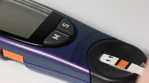 Insert a test strip Vídeos de archivo 34992655