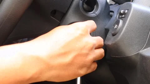 Inserting car ignition key Stock-Footage 334639522