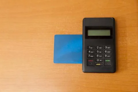 Inserting a card into a credit card machine. black machine. Credit card conce Foto stock